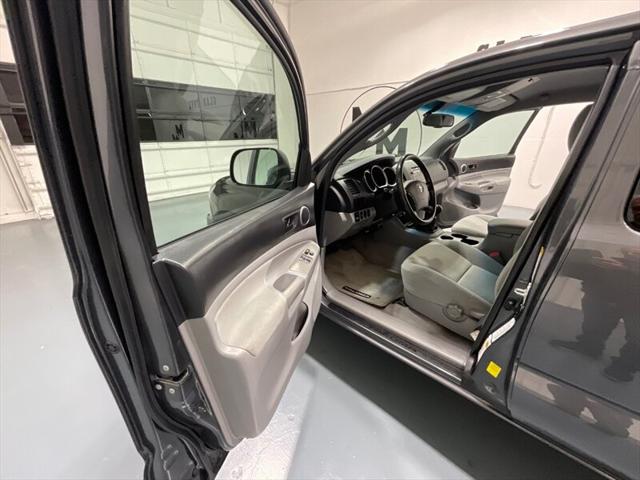 2010 Toyota Tacoma SR5 5-SPEED MANUAL / 4Cyl / 1-Owner /52K MILES