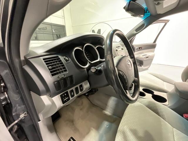 2010 Toyota Tacoma SR5 5-SPEED MANUAL / 4Cyl / 1-Owner /52K MILES