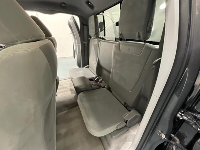 2010 Toyota Tacoma SR5 5-SPEED MANUAL / 4Cyl / 1-Owner /52K MILES