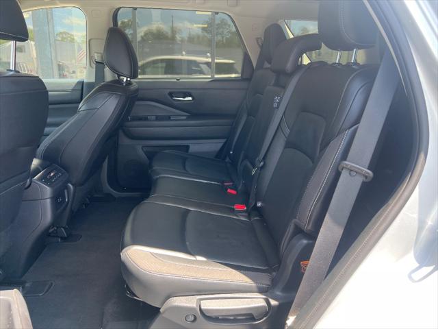 2023 Nissan Pathfinder SL 4WD
