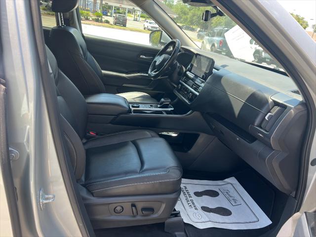 2023 Nissan Pathfinder SL 4WD