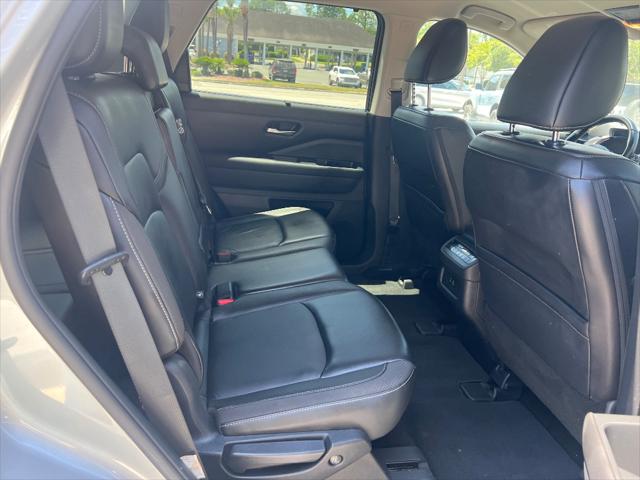 2023 Nissan Pathfinder SL 4WD