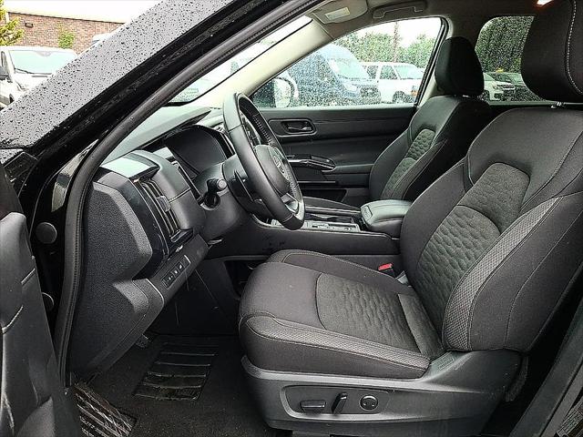 2025 Nissan Pathfinder SV FWD