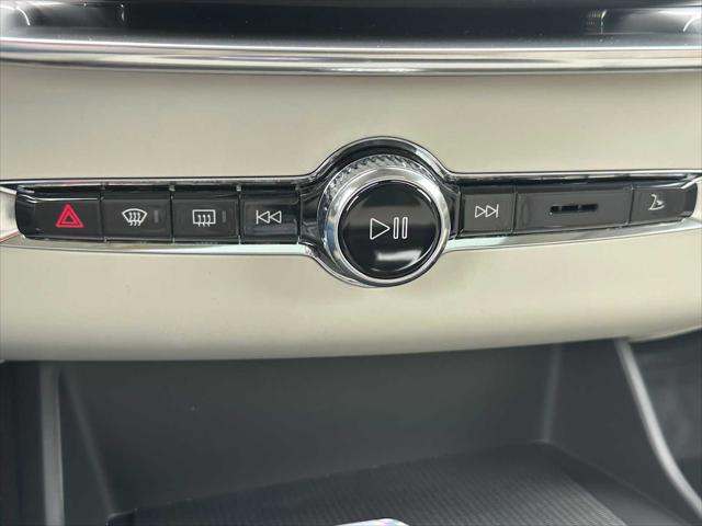 2026 Volvo XC90 Plug-In Hybrid Ultra, T8 AWD, Electric/Gasoline, Bright, 6 Seats