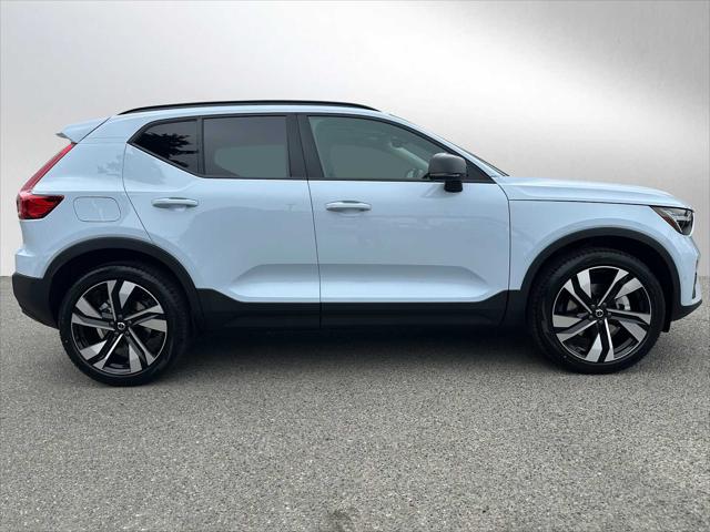 2026 Volvo XC40 Plus, B5 AWD Gas (mild hybrid), Dark