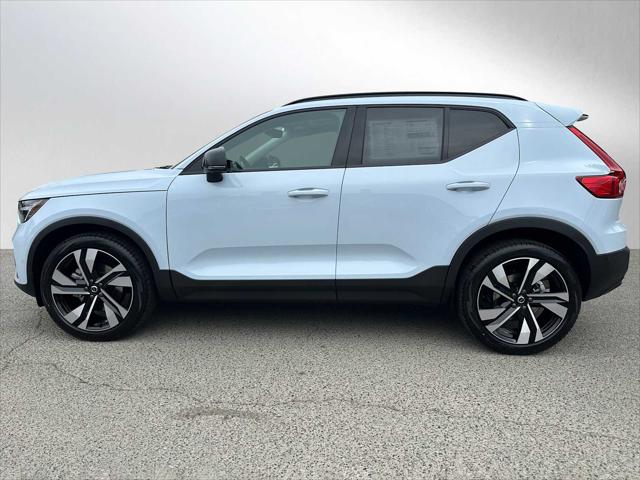 2026 Volvo XC40 Plus, B5 AWD Gas (mild hybrid), Dark