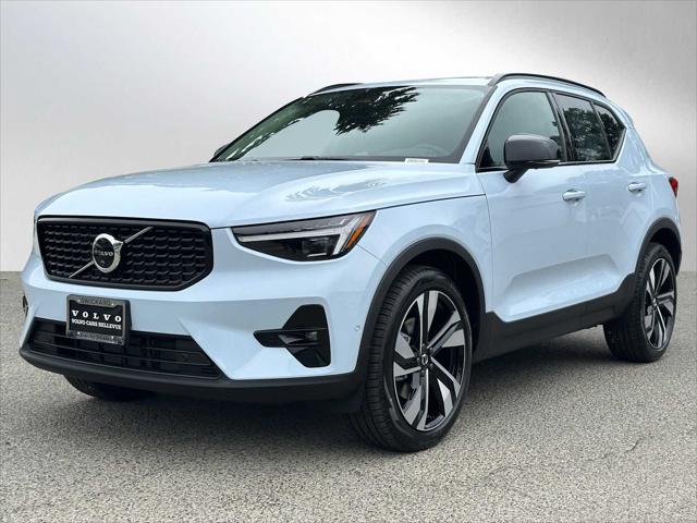 2026 Volvo XC40 Plus, B5 AWD Gas (mild hybrid), Dark