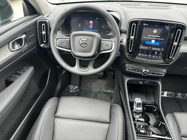 2026 Volvo XC40 Plus, B5 AWD Gas (mild hybrid), Dark