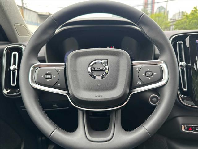 2026 Volvo XC40 Plus, B5 AWD Gas (mild hybrid), Dark