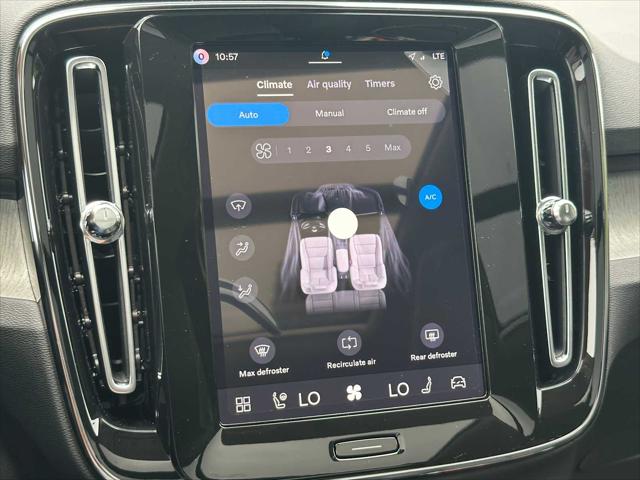 2026 Volvo XC40 Plus, B5 AWD Gas (mild hybrid), Dark