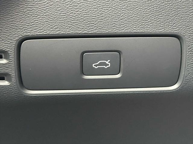 2026 Volvo XC40 Plus, B5 AWD Gas (mild hybrid), Dark