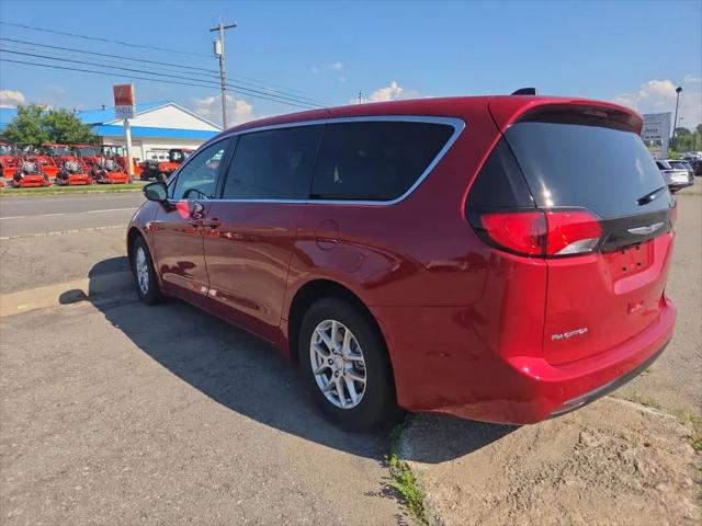 2027 Chrysler Pacifica LX