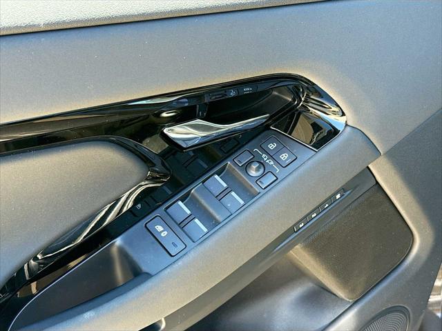 2026 Land Rover Range Rover Evoque Hoxton Edition