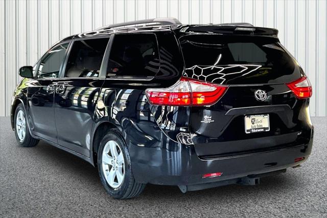 2015 Toyota Sienna LE 8 Passenger