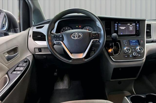 2015 Toyota Sienna LE 8 Passenger