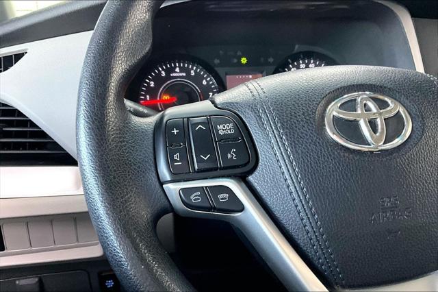 2015 Toyota Sienna LE 8 Passenger