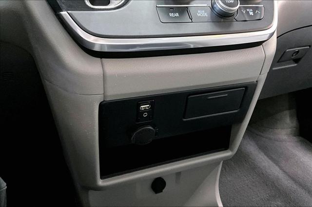 2015 Toyota Sienna LE 8 Passenger