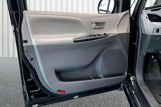 2015 Toyota Sienna LE 8 Passenger