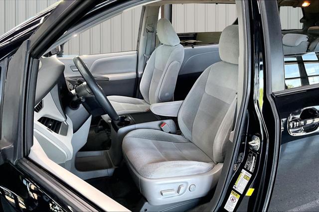 2015 Toyota Sienna LE 8 Passenger