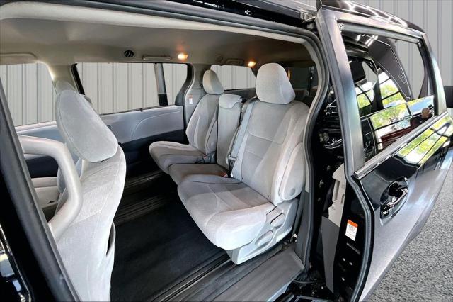 2015 Toyota Sienna LE 8 Passenger