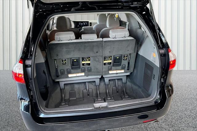 2015 Toyota Sienna LE 8 Passenger