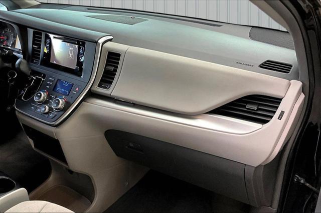 2015 Toyota Sienna LE 8 Passenger