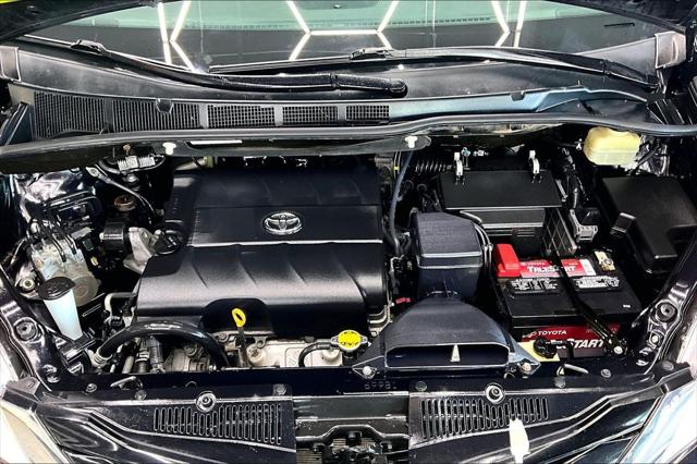 2015 Toyota Sienna LE 8 Passenger