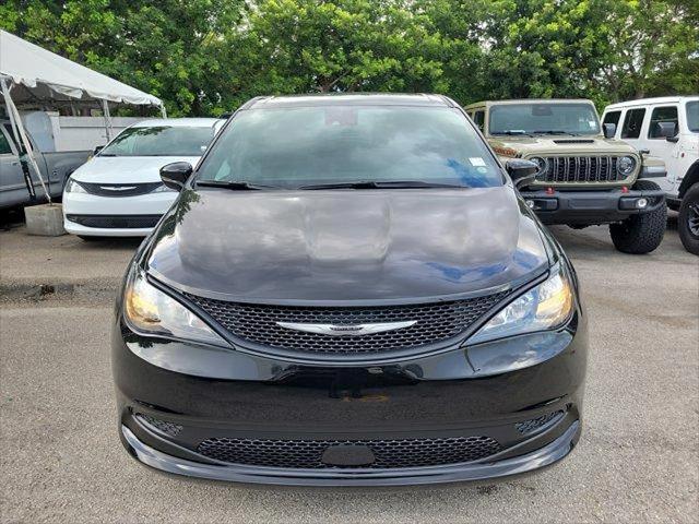 2027 Chrysler Pacifica LX