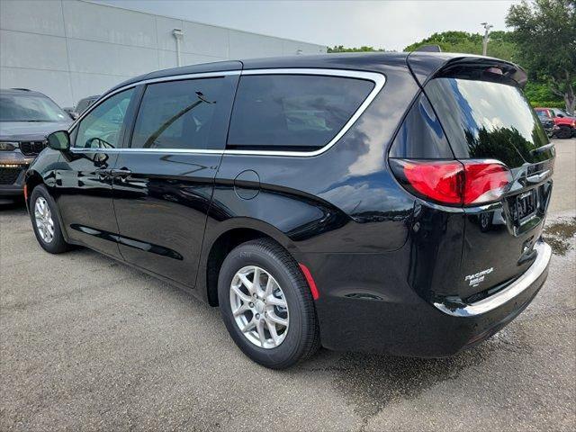 2027 Chrysler Pacifica LX