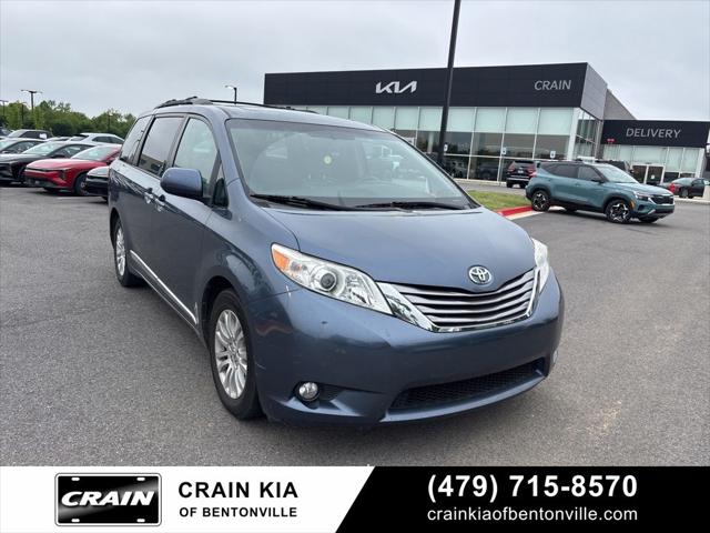 2017 Toyota Sienna XLE 8 Passenger