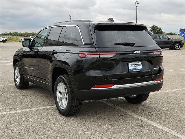2026 Jeep Grand Cherokee Laredo 4x2