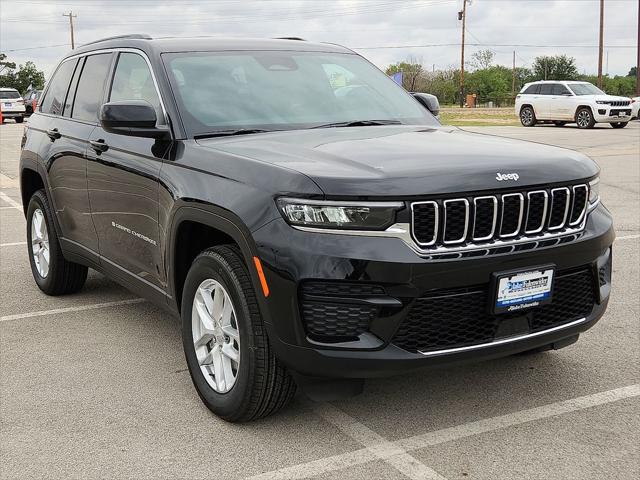 2026 Jeep Grand Cherokee Laredo 4x2