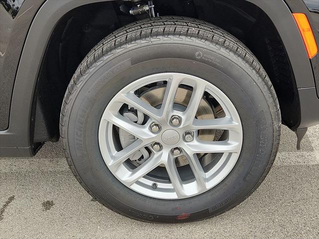 2026 Jeep Grand Cherokee Laredo 4x2