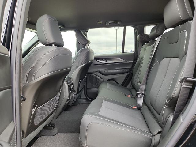 2026 Jeep Grand Cherokee Laredo 4x2