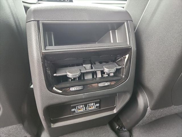 2026 Jeep Grand Cherokee Laredo 4x2