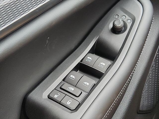 2026 Jeep Grand Cherokee Laredo 4x2