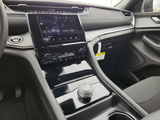2026 Jeep Grand Cherokee Laredo 4x2