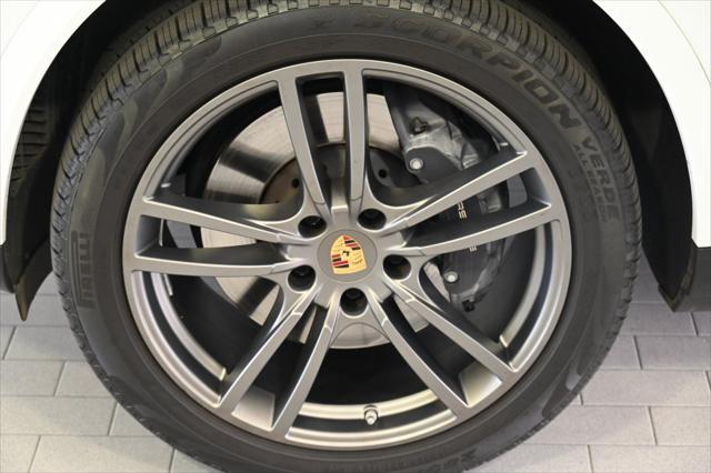 2022 Porsche Cayenne Base