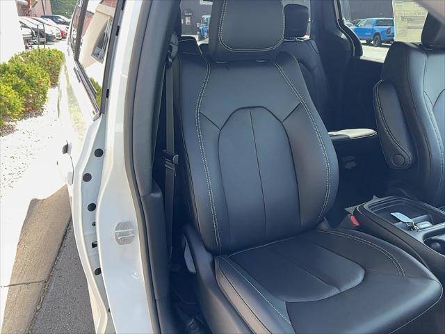2027 Chrysler Pacifica LX