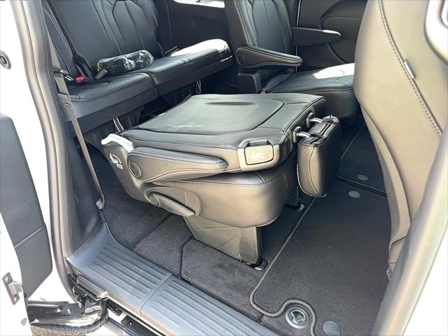 2027 Chrysler Pacifica LX