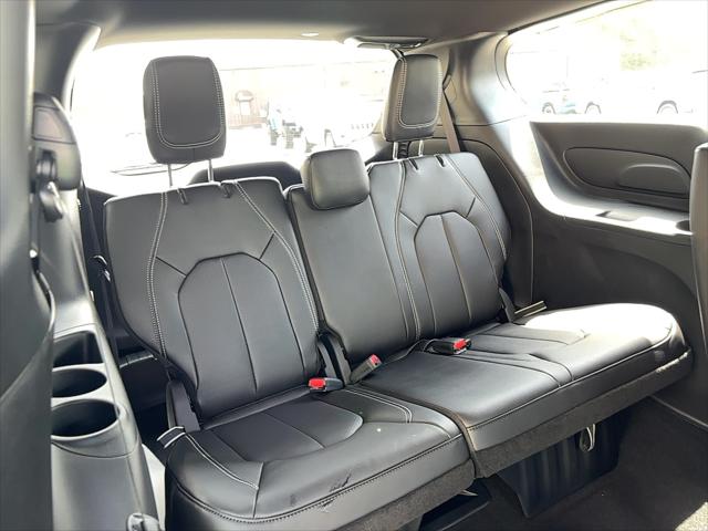 2027 Chrysler Pacifica LX
