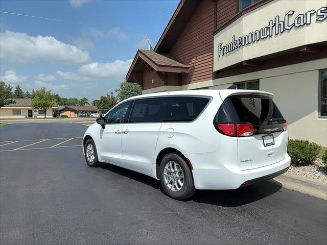 2027 Chrysler Pacifica LX
