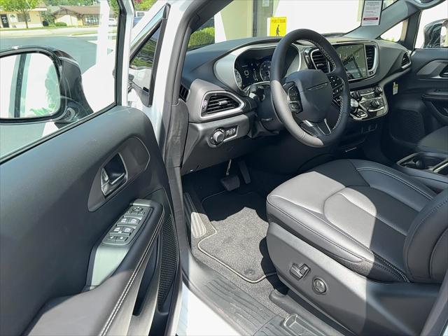 2027 Chrysler Pacifica LX