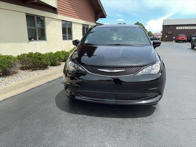 2027 Chrysler Pacifica LX