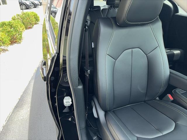 2027 Chrysler Pacifica LX