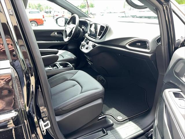 2027 Chrysler Pacifica LX