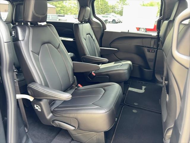 2027 Chrysler Pacifica LX