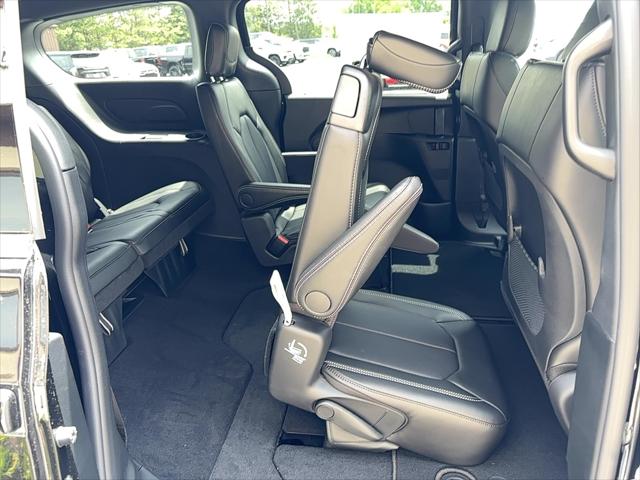 2027 Chrysler Pacifica LX