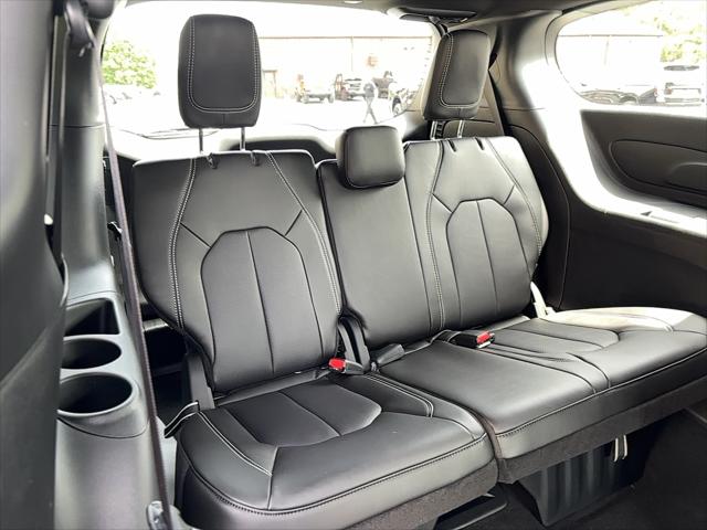 2027 Chrysler Pacifica LX