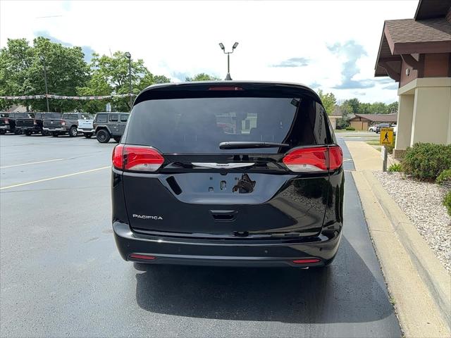 2027 Chrysler Pacifica LX